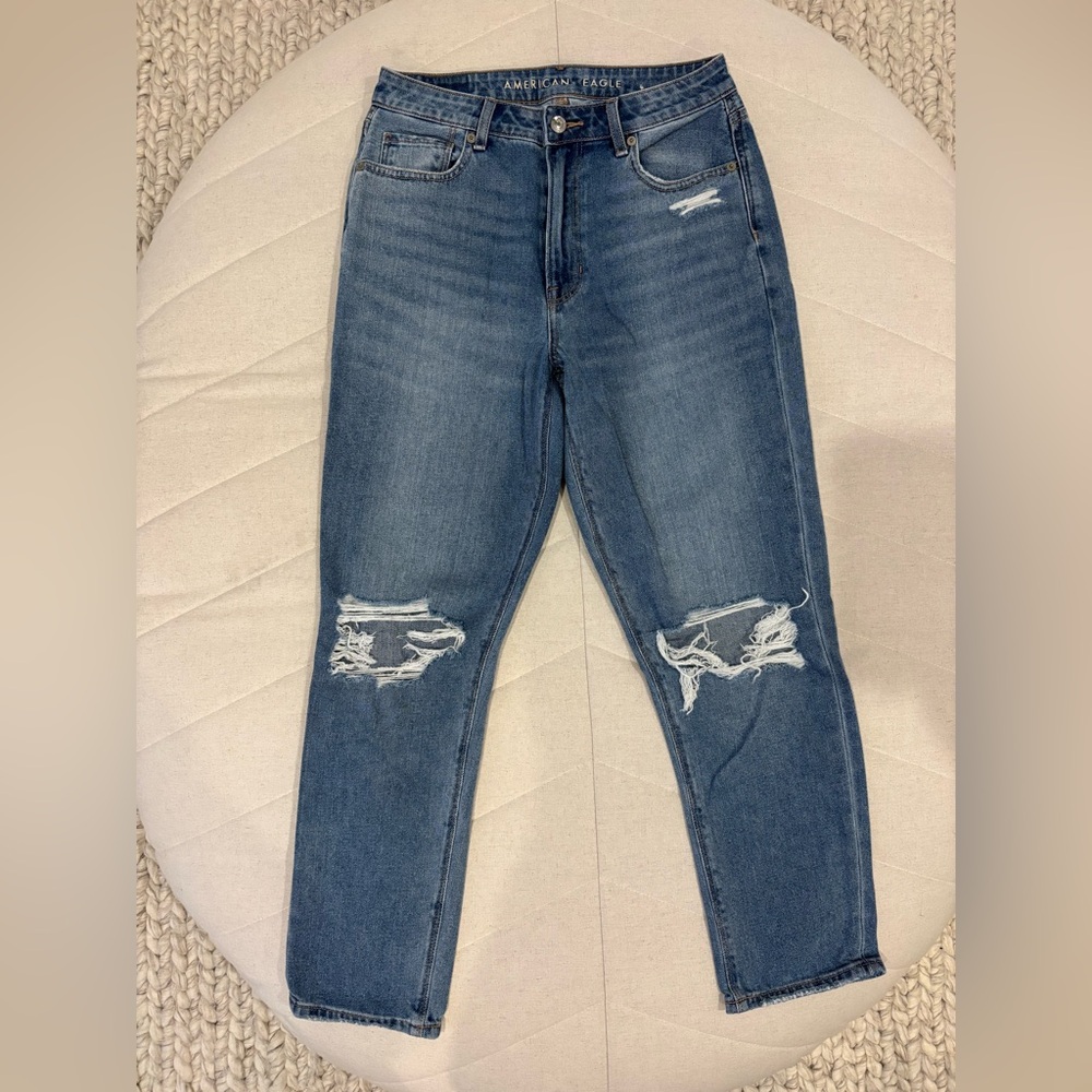 | American Eagle Outfitters | Mom Jeans Size 6 Short